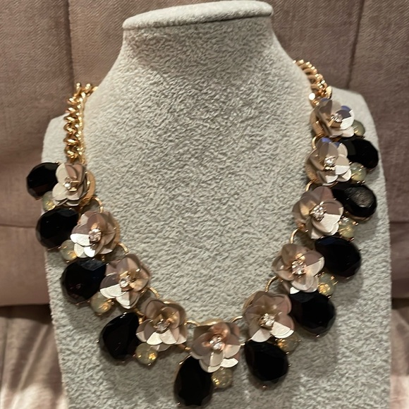 Guess Floral Motif Collar Necklace Rhinestone stone Accents Gold Thick Chain 17” - Picture 1 of 8